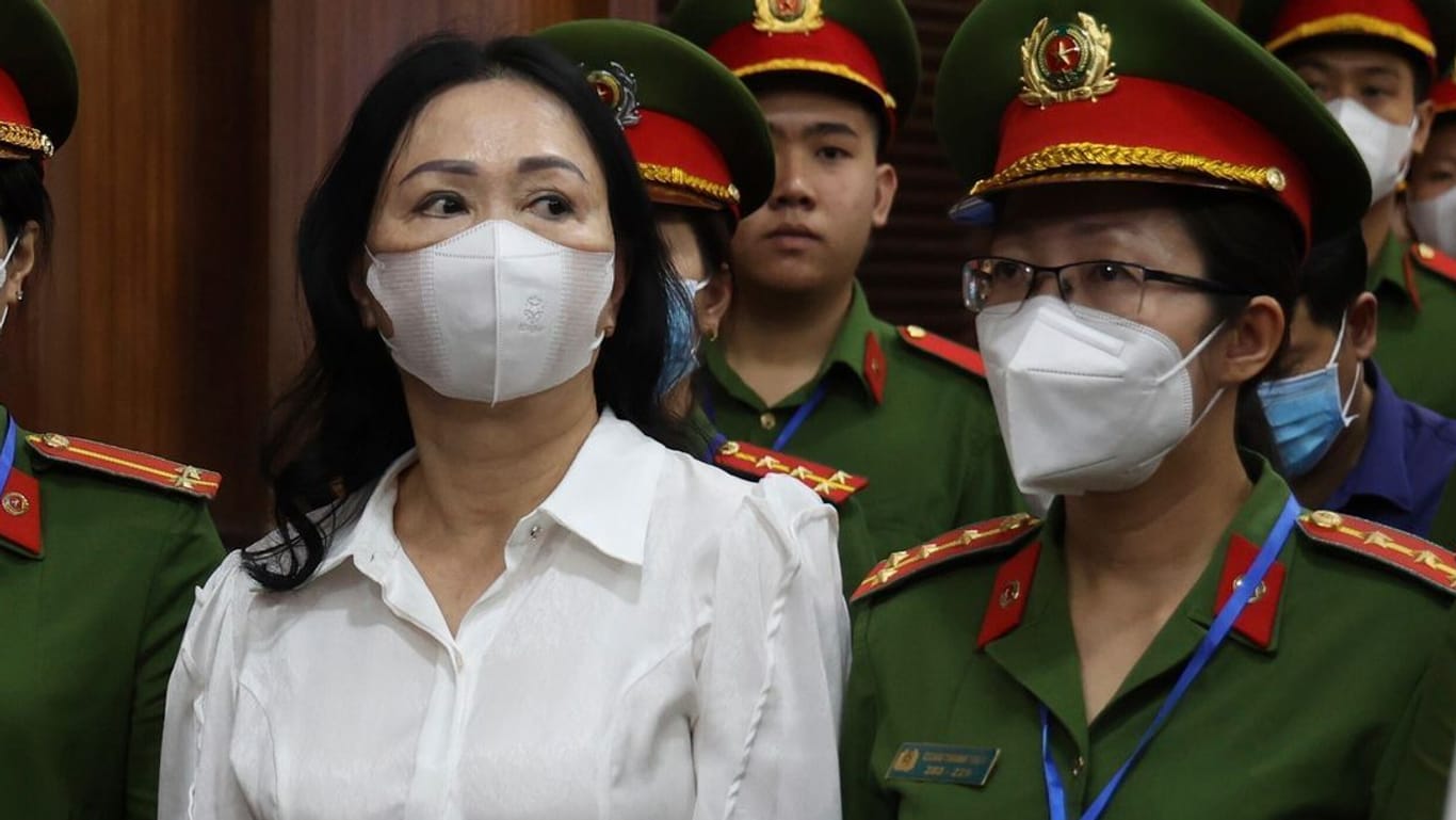 Truong My Lan vor Gericht: Im Falle einer Verurteilung droht ihr die Todesstrafe.