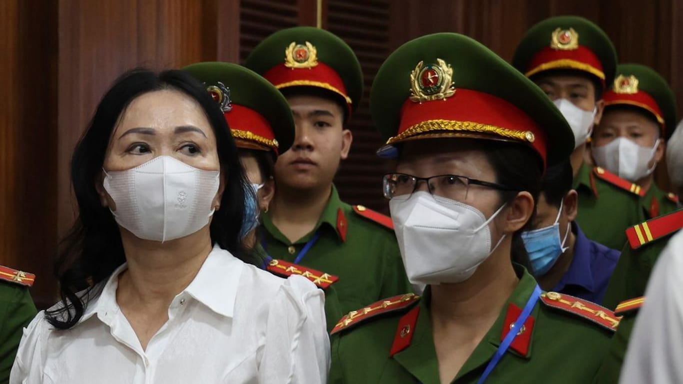 Truong My Lan vor Gericht: Im Falle einer Verurteilung droht ihr die Todesstrafe.
