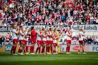 38.365 Fans lockten die FC-Frauen im April 2023 ins Rheinenergiestadion (Archivbild): Am Sonntag soll an den Rekord angeknüpft werden.
