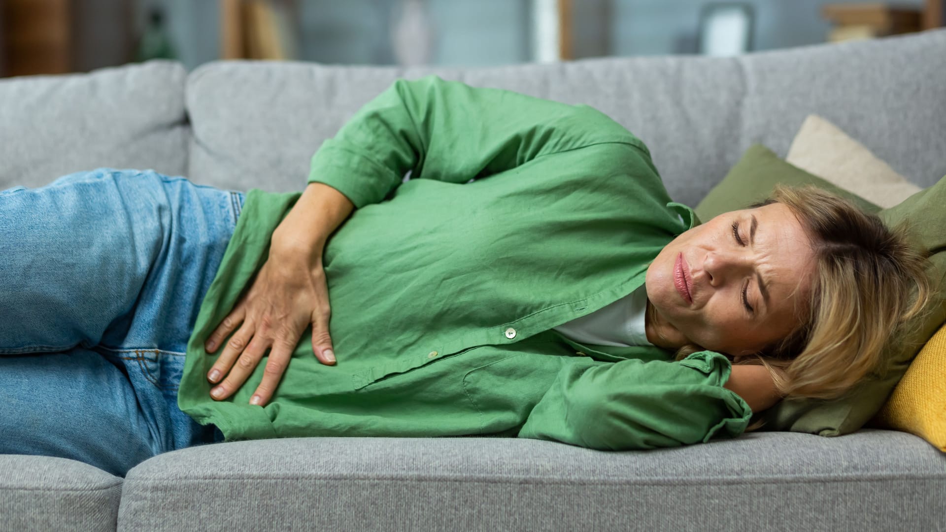 Bauchschmerzen: Sie sind ein typisches Symptom einer Glutenunverträglichkeit.