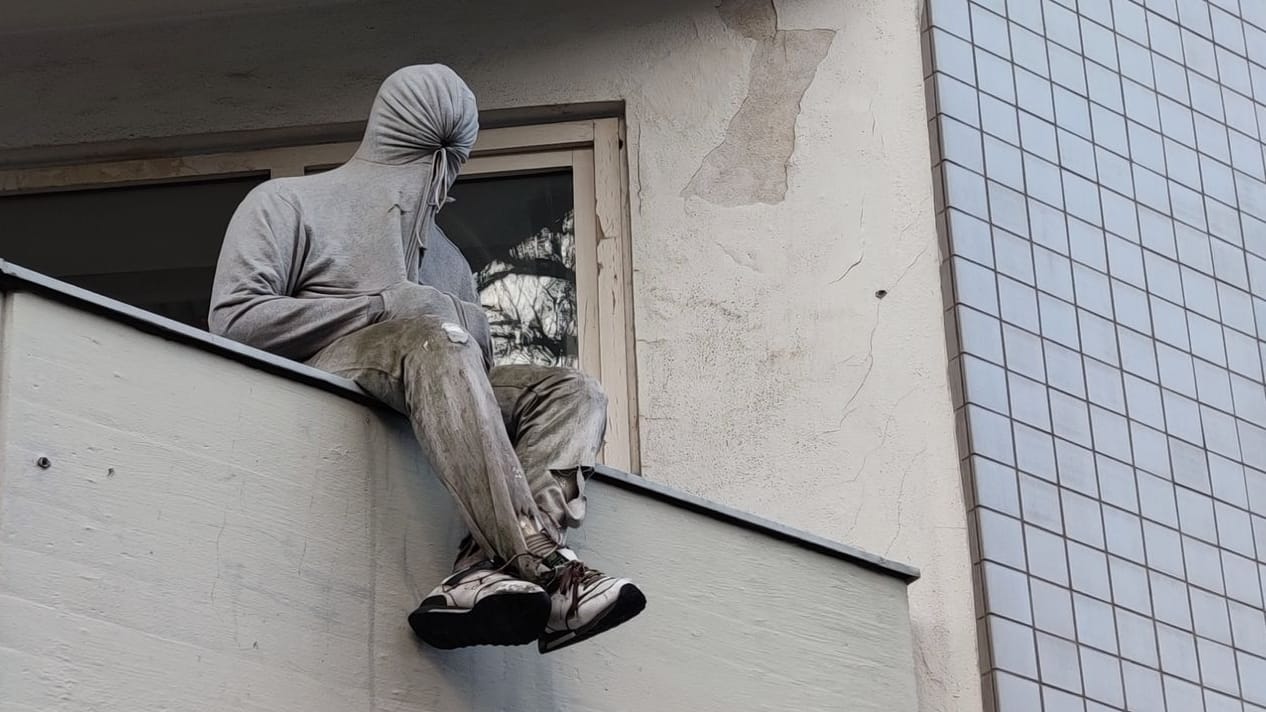 Der Kapuzenträger: In Köln hat die bizarre Figur Kultstatus.