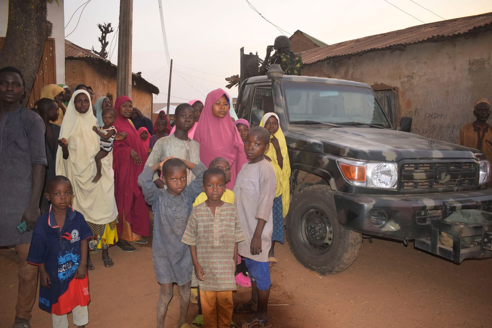 Nach der Massenentführung in Nigeria: Dutzende Schülerinnen und Schüler gelten als vermisst.