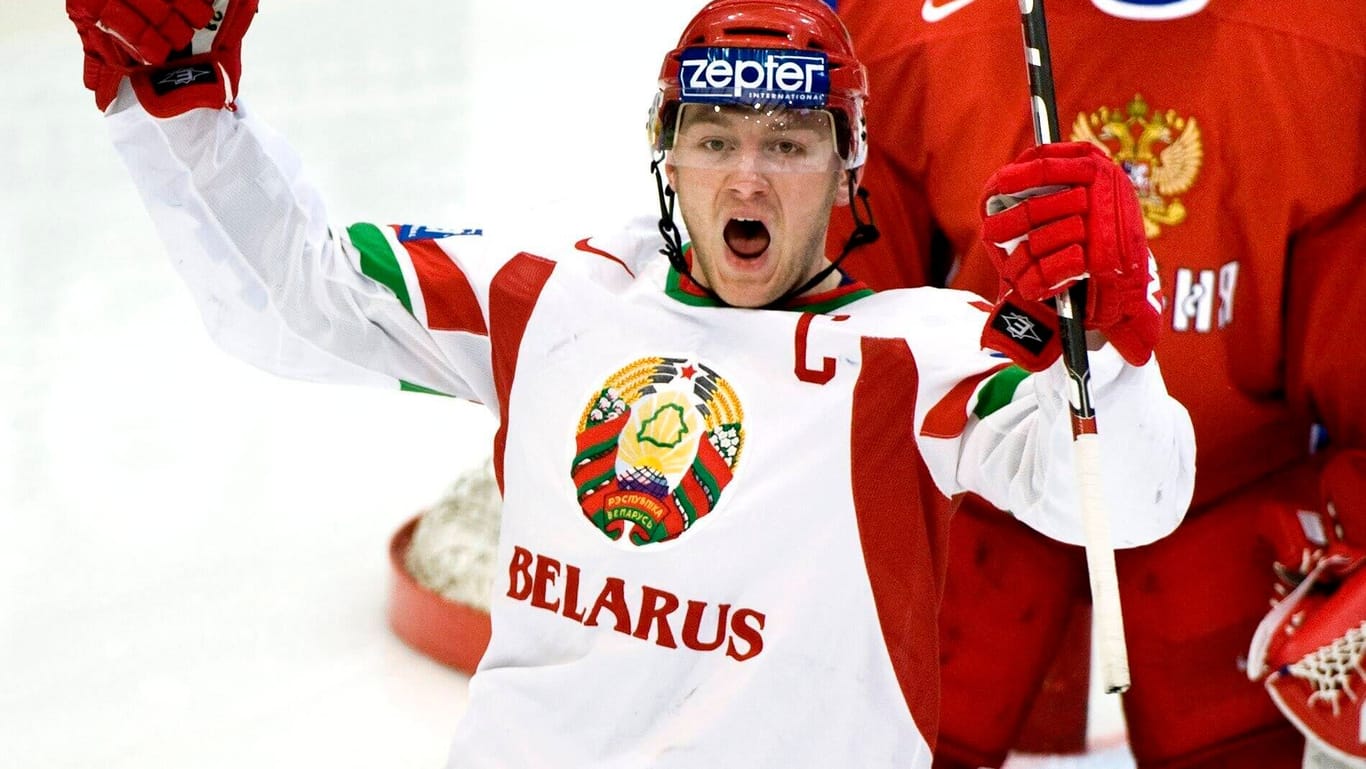 Konstantin Kolzow bei einem Länderspiel mit Belarus.