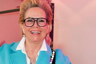 Claudia Effenberg: Die 59-Jährige plaudert über die Vergangenheit.