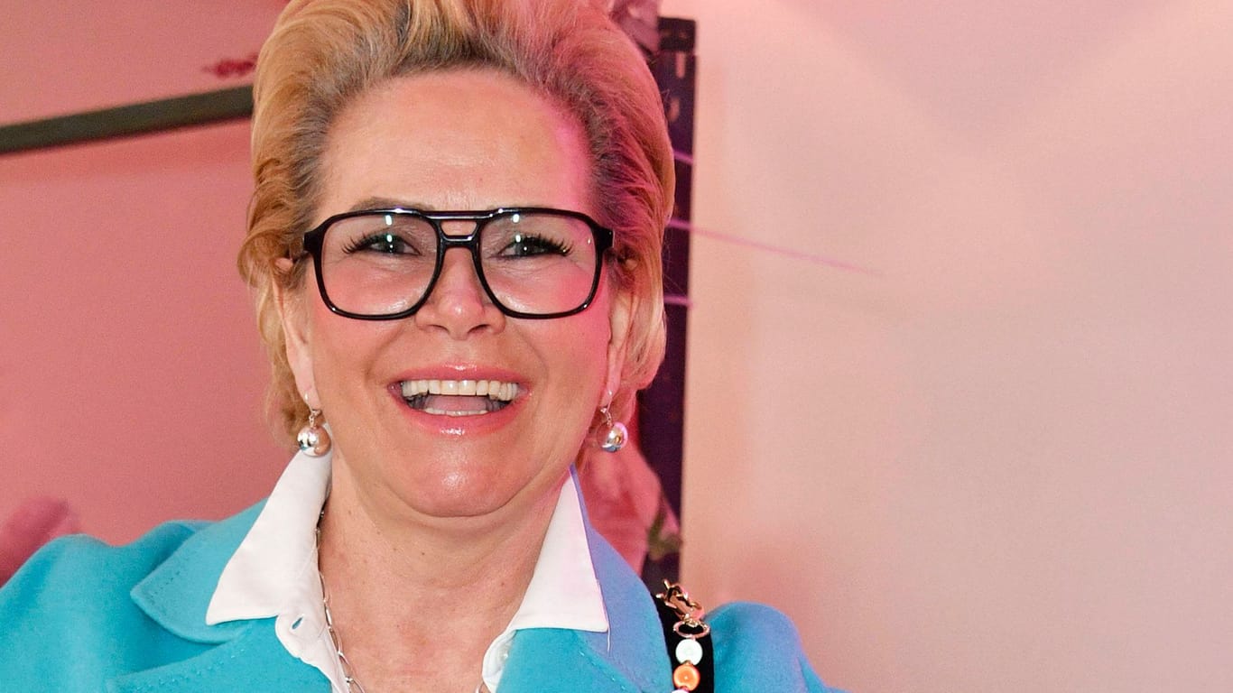 Claudia Effenberg: Die 59-Jährige plaudert über die Vergangenheit.