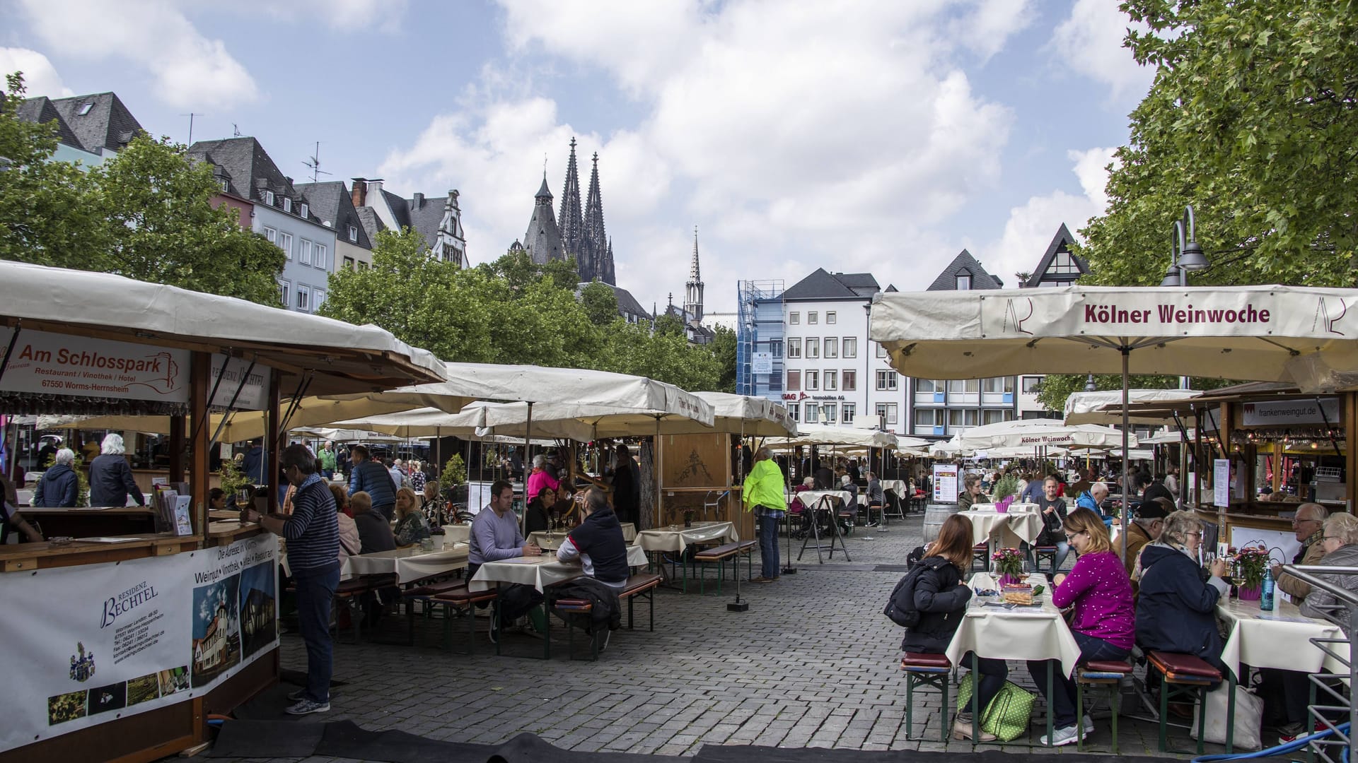 Eröffnung Kölner Weinwoche auf dem Heumarkt (Archivbild): Die Veranstaltung braucht einen neuen Standort.