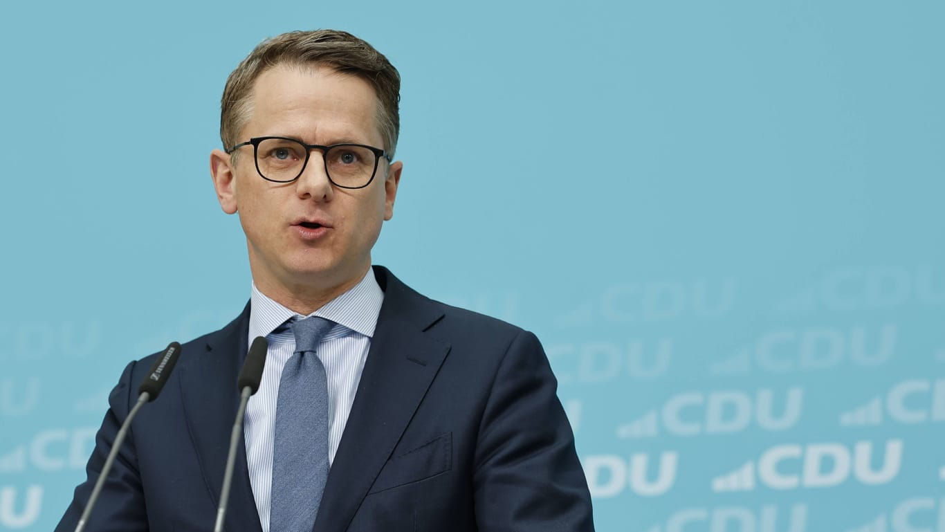 CDU-Generalsekretär Carsten Linnemann bei der Vorstellung der Bürgergeldpläne der CDU: Die Christdemokraten wollen die Grundsicherung stark reformieren.