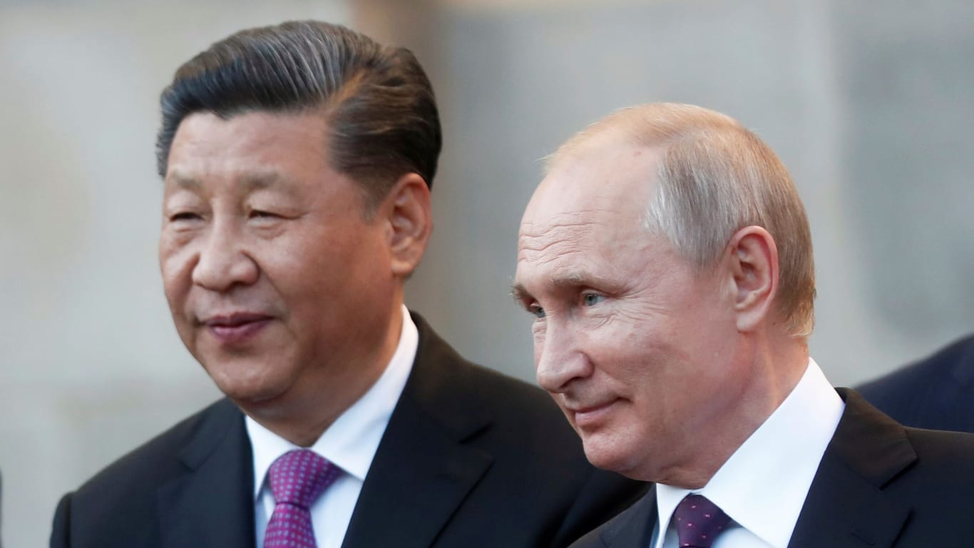 Xi Jinping and Wladimir Putin: Historisch gesehen war das Verhältnis zwischen Russland und China meist spannungsreich, sagt Historiker Sören Urbansky.