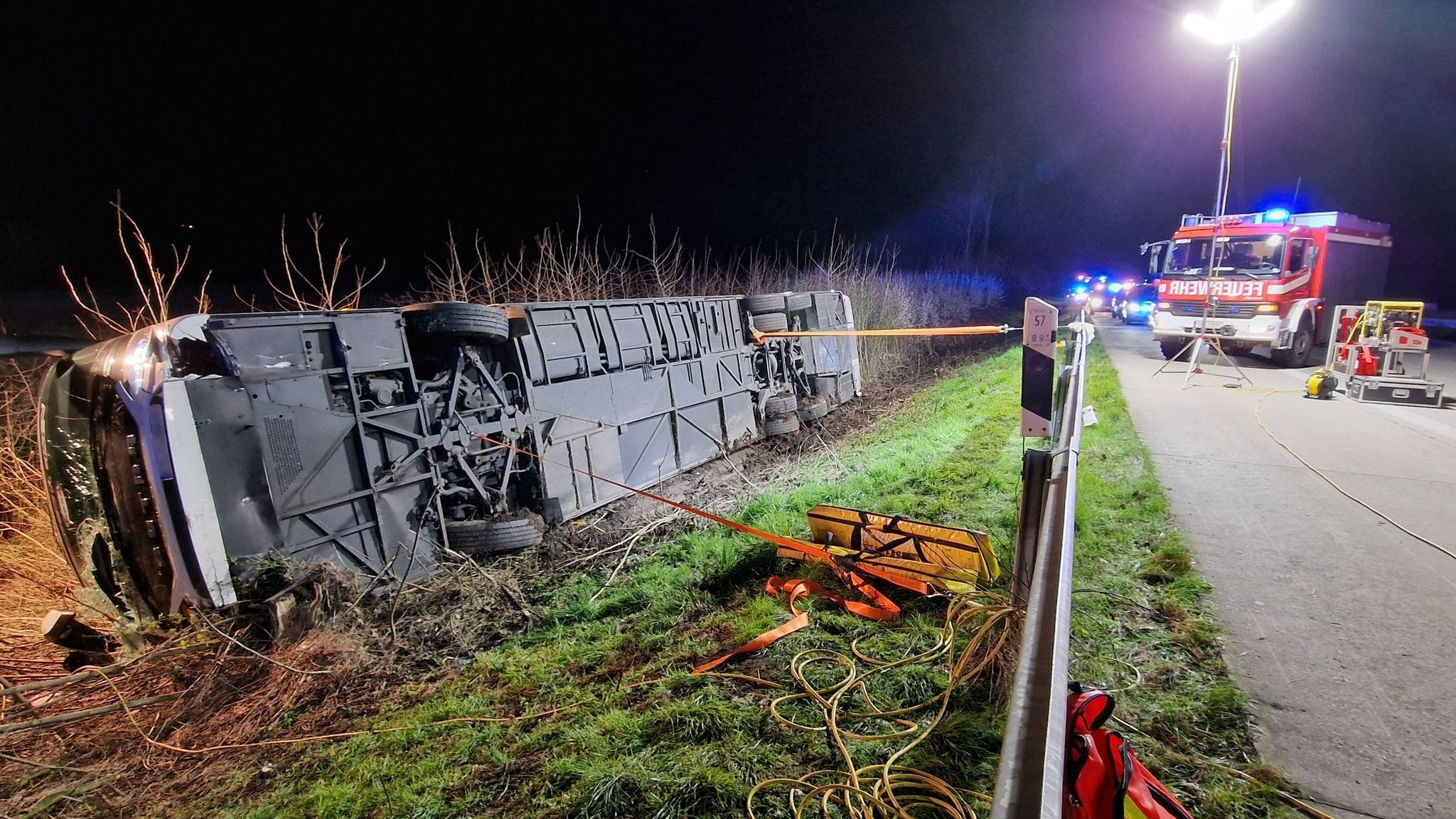 A44 bei Werl: Erneut schwerer Busunfall – 22 Verletzte in NRW