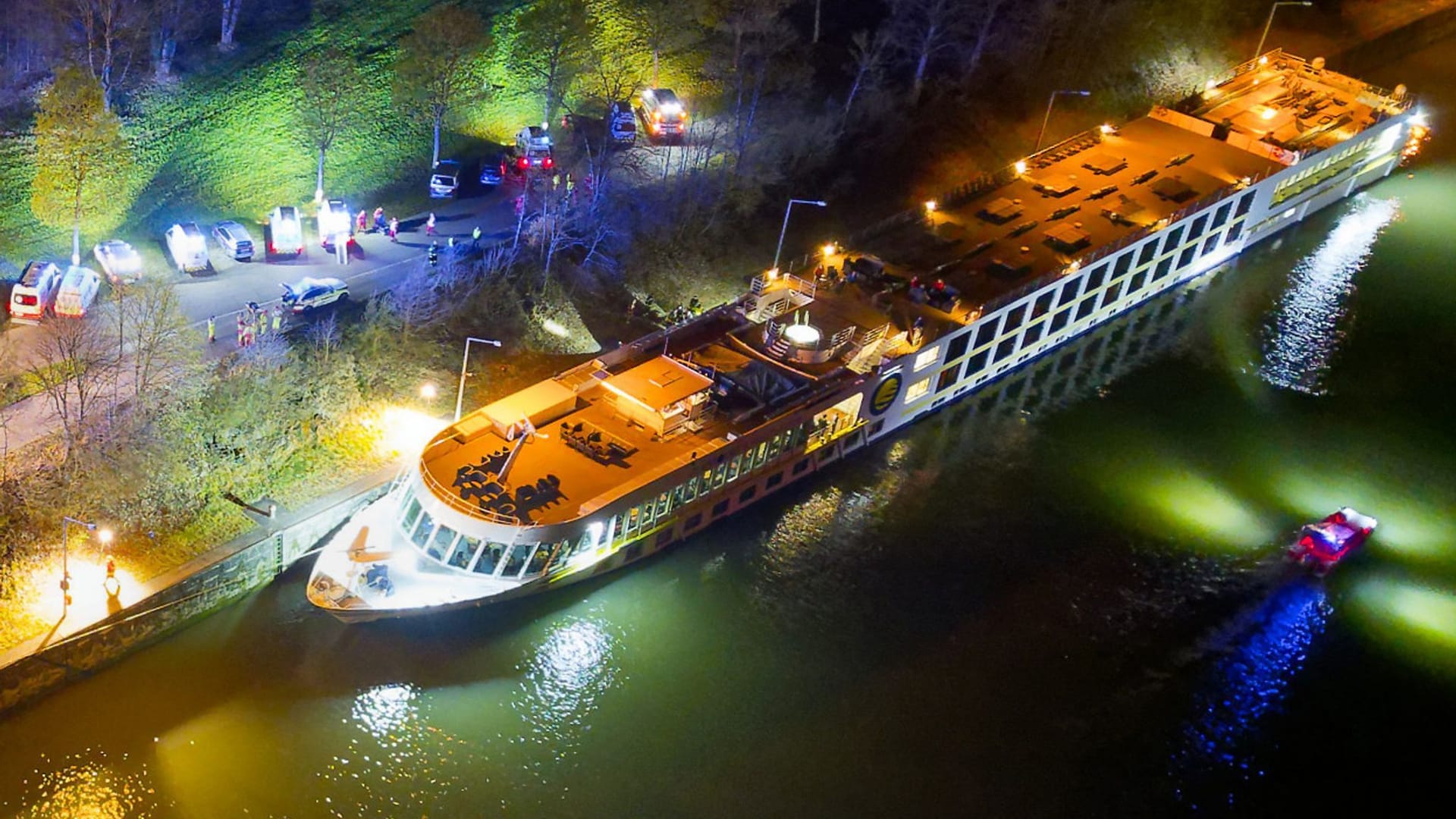 Unfall von Flusskreuzfahrtschiff auf der Donau Unfall von Flusskreuzfahrtschiff auf der Donau