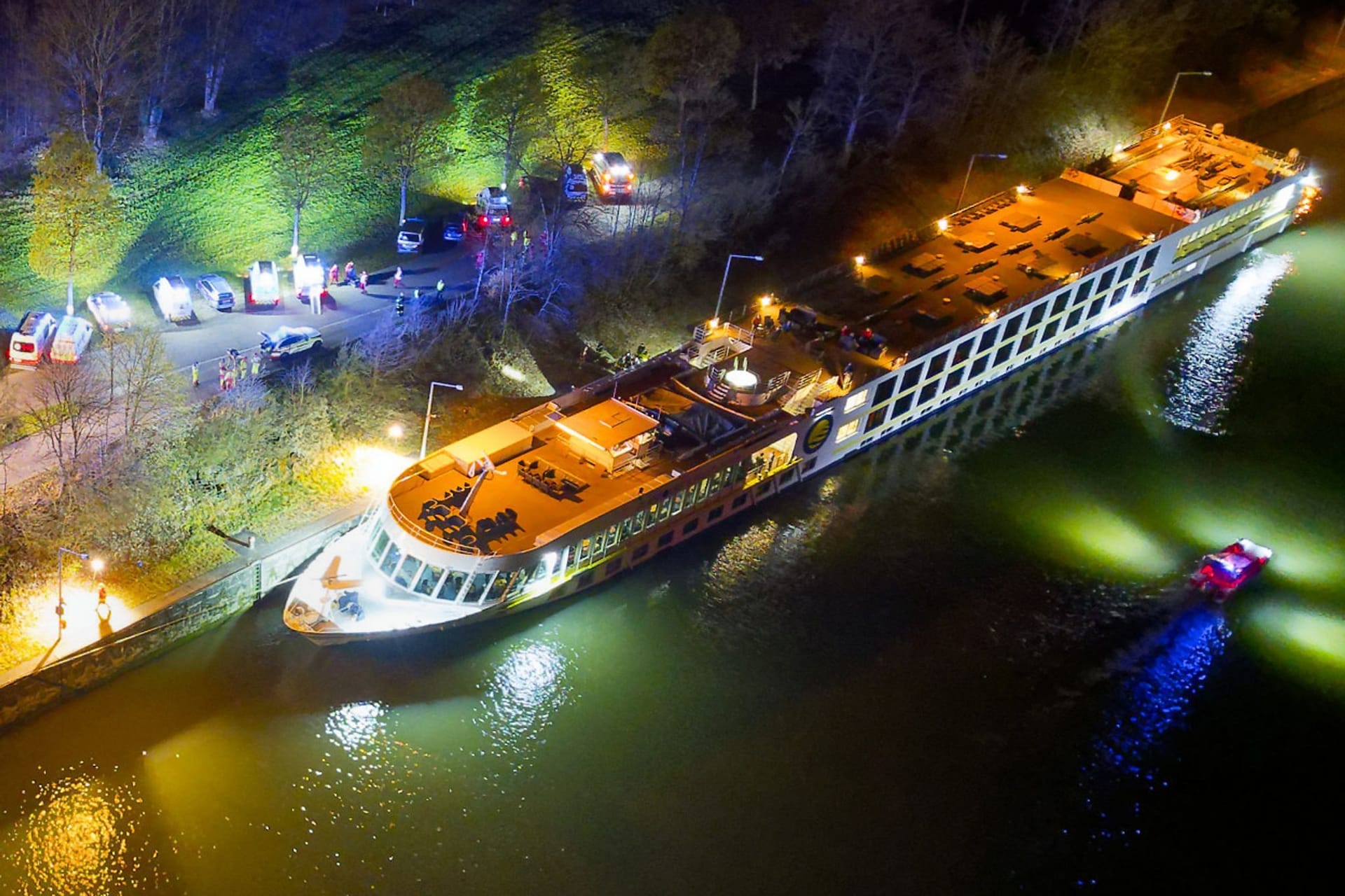 Unfall von Flusskreuzfahrtschiff auf der Donau