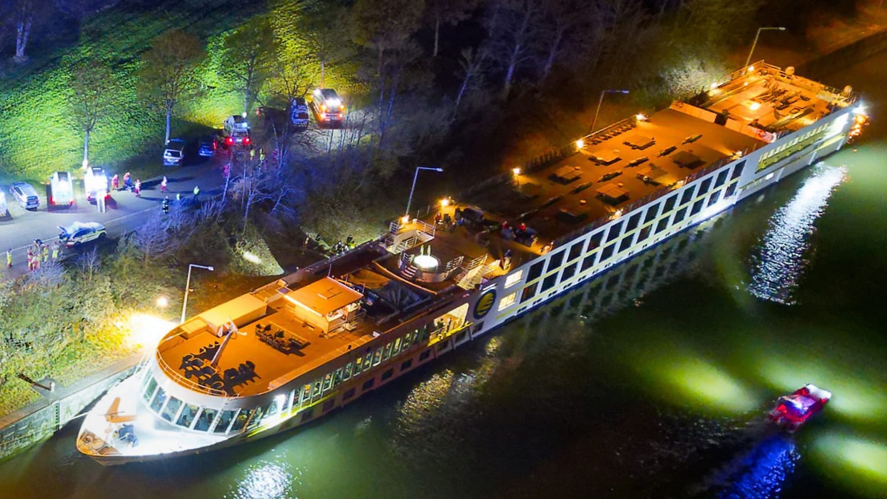 Unfall von Flusskreuzfahrtschiff auf der Donau