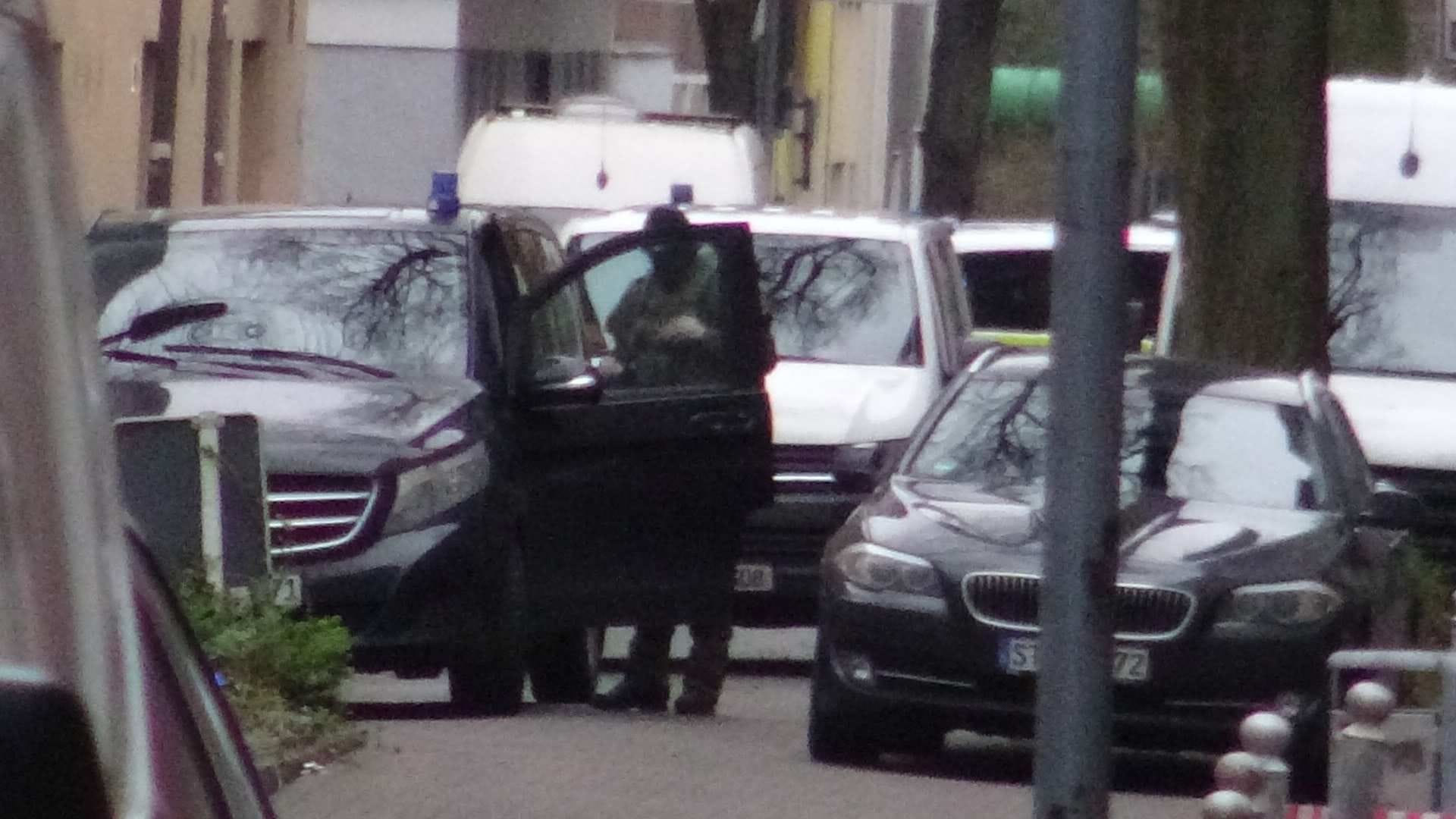 Ein Beamter des Spezialeinsatzkommandos bei einem Einsatz (Symbolfoto): Am Montagabend rückte das SEK in Dortmund aus. Ein Beamter des Spezialeinsatzkommandos bei einem Einsatz (Symbolfoto): Am Montagabend rückte das SEK in Dortmund aus.