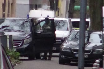 Ein Beamter des Spezialeinsatzkommandos bei einem Einsatz (Symbolfoto): Am Montagabend rückte das SEK in Dortmund aus.