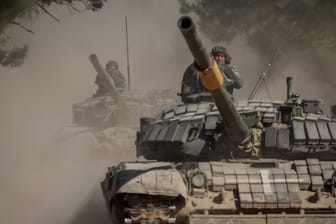 Eine Militärübung der ukrainischen Armee im Norden des Landes (Archivbild): Die EU unterstützt das von Russland angegriffene Land mit Waffenlieferungen.
