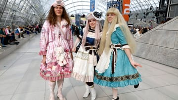Cosplayer bei der Manga-Comic-Con auf der Leipziger Buchmesse 2024 auf dem Messegelände.