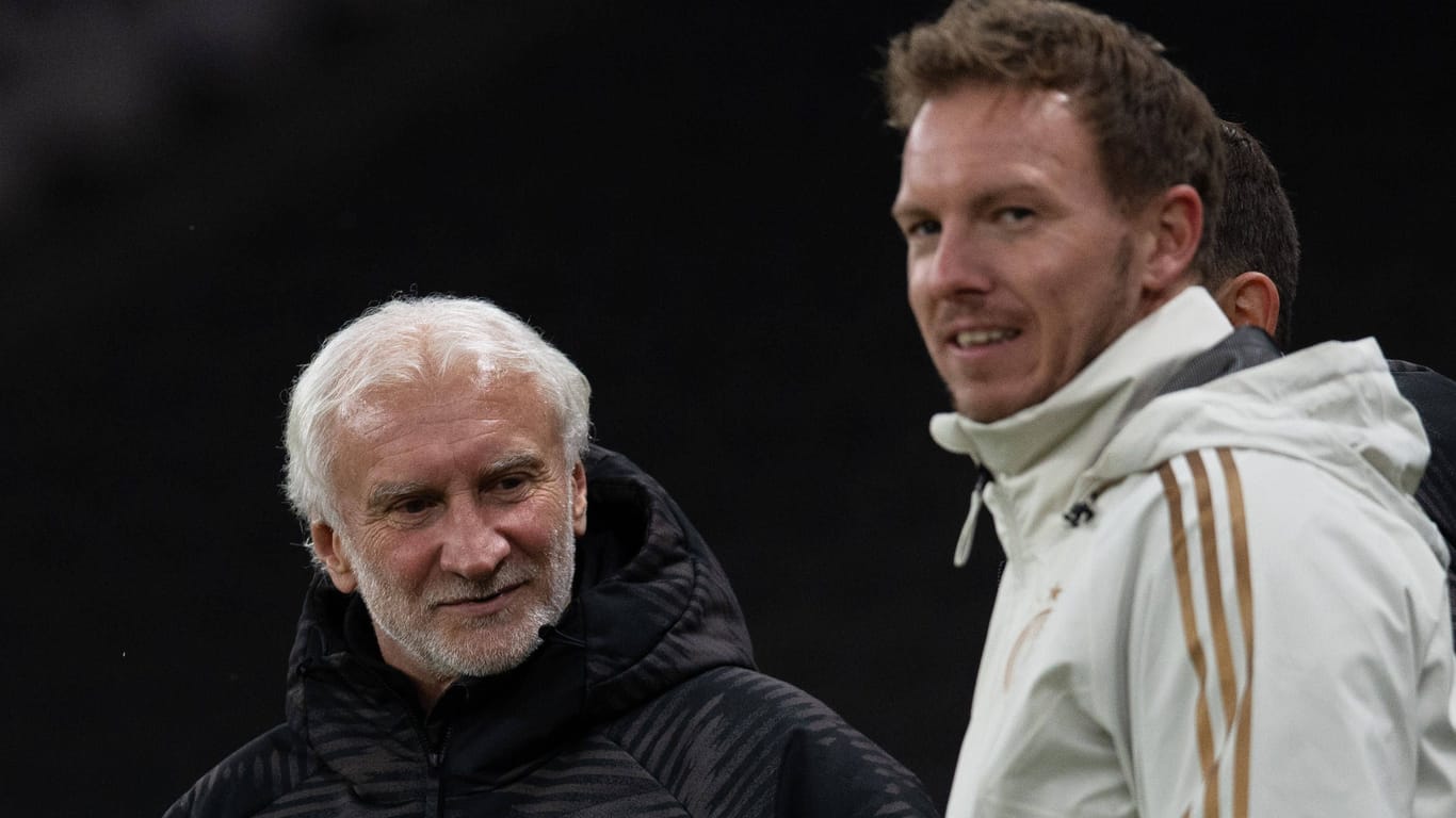 Rudi Völler (l.) neben Julian Nagelsmann: Der Sportdirektor ist von den Qualitäten des Bundestrainers fest überzeugt.