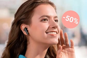 Unter den In-Ear-Kopfhörern sind vor allem kabellose Modelle sehr beliebt. Eines davon können Sie sich heute bei Amazon zum halben Preis sichern.