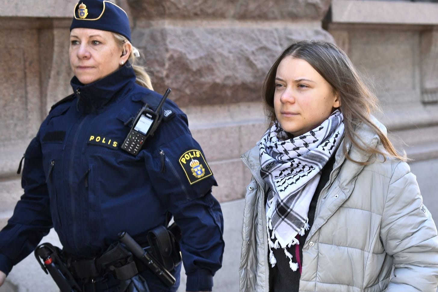 Stockholm: Greta Thunberg muss die Beamten begleiten.