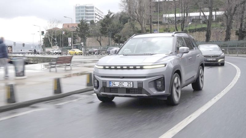 Elektrischer Aufbruch: Mit einer Ladung kommt der Torres EVX über 460 Kilometer weit.