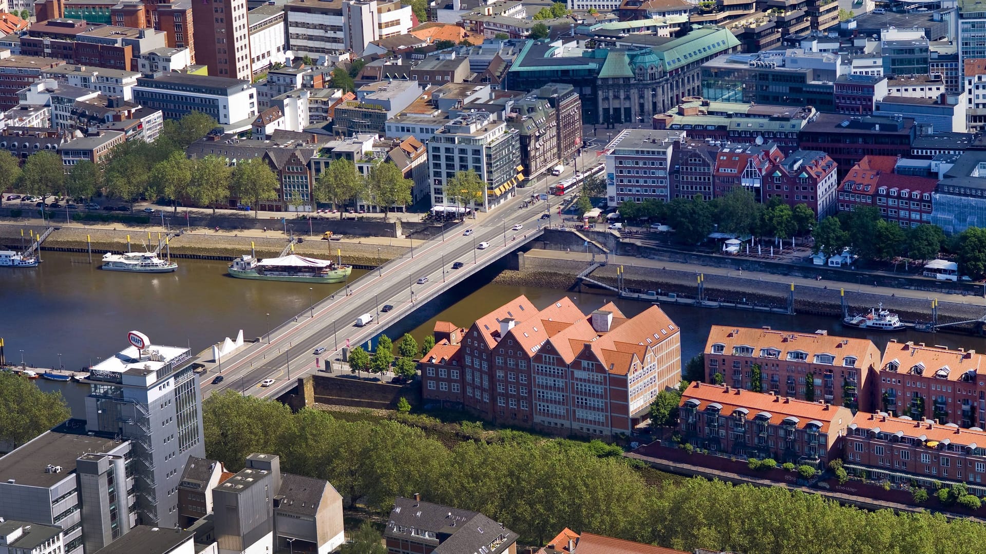 Die Bürgermeister-Smidt-Brücke in Bremen (Archivfoto): Das Bauwerk ist über 70 Jahre alt und muss dringend saniert werden.