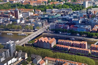 Die Bürgermeister-Smidt-Brücke in Bremen (Archivfoto): Das Bauwerk ist über 70 Jahre alt und muss dringend saniert werden.