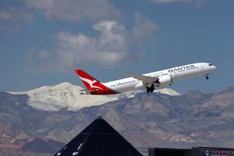 Eine Boeing 787 Dreamliner (Symbolbild): 50 Passagiere verletzten sich wegen einer technischen Panne auf dem Flug nach Neuseeland.