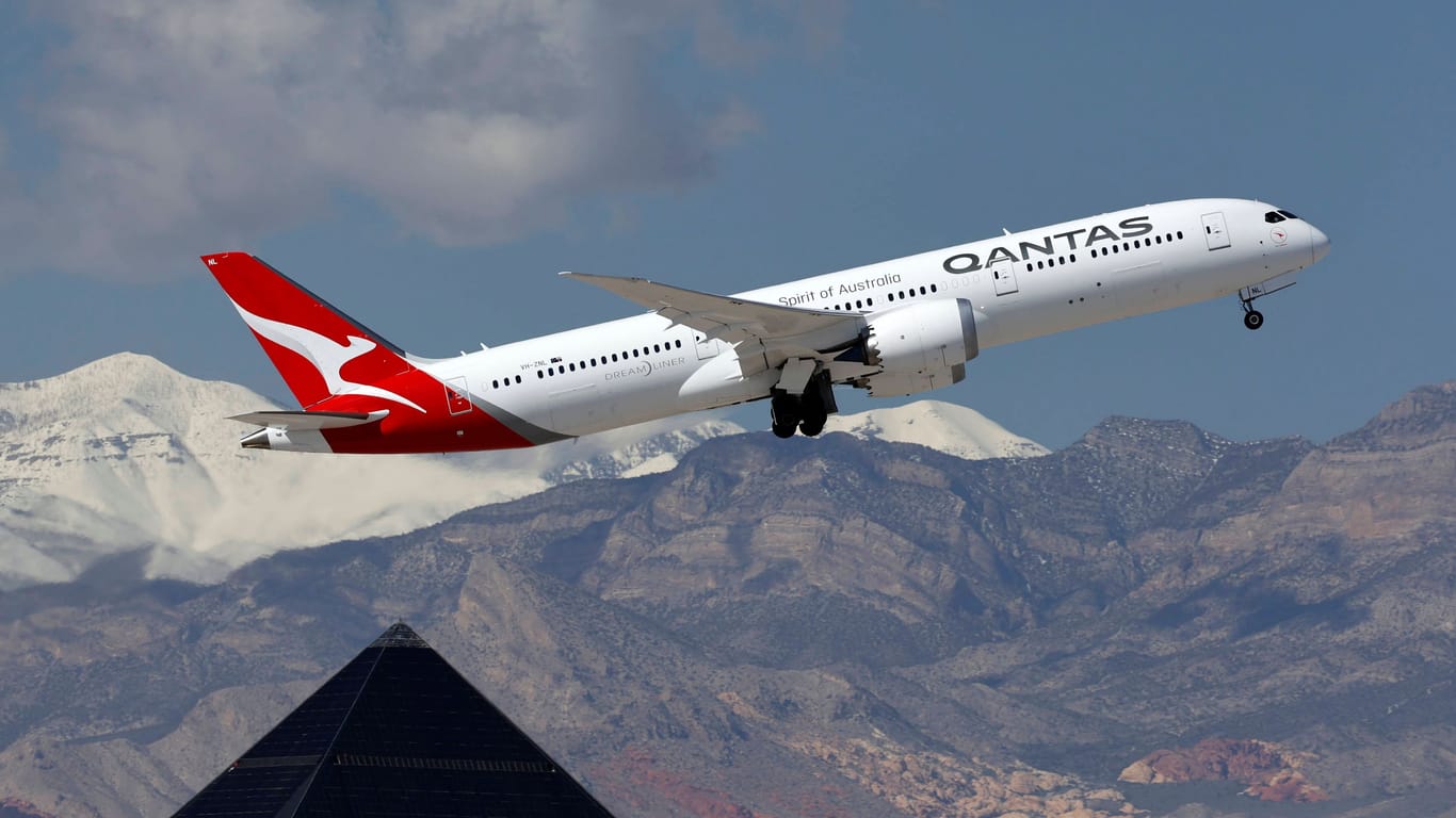Eine Boeing 787 Dreamliner (Symbolbild): 50 Passagiere verletzten sich wegen einer technischen Panne auf dem Flug nach Neuseeland.