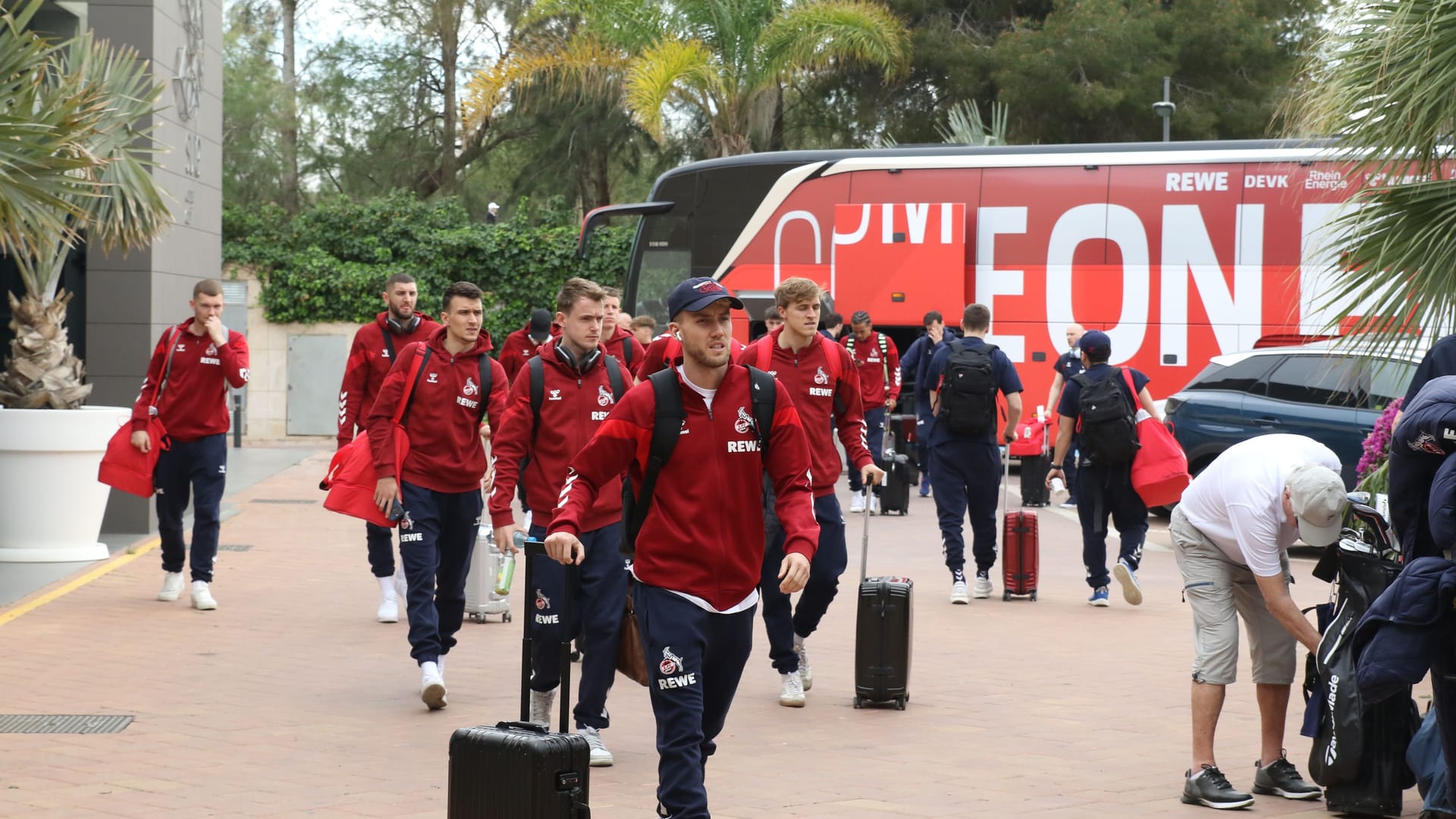 Der 1. FC Köln kommt in Algorfa an.