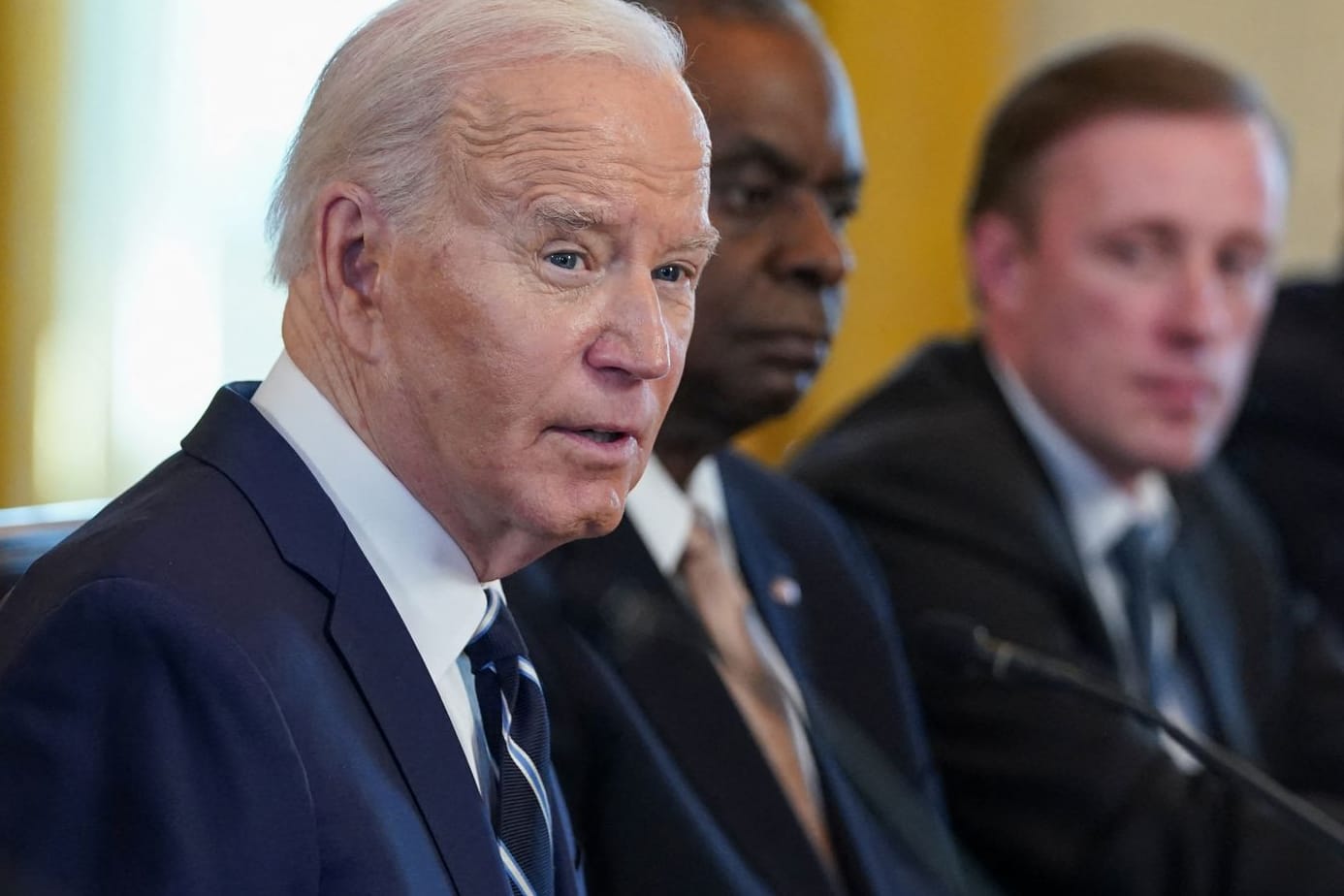 Joe Biden (l.) bei einem Meeting mit der polnischen Regierungsdelegation im Weißen Haus.