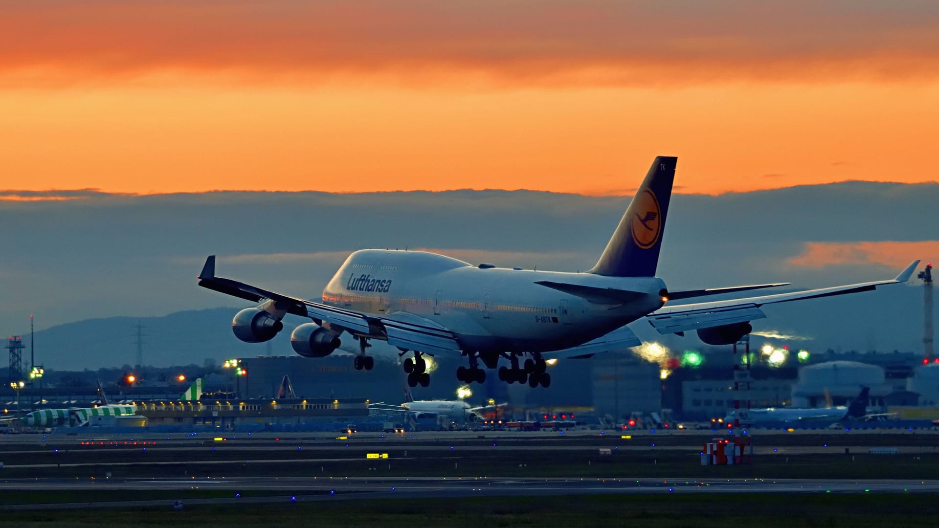 Lufthansa-Maschine startet in Frankfurt (Symbolfoto): Am Morgen hat der Verdi-Streik begonnen.