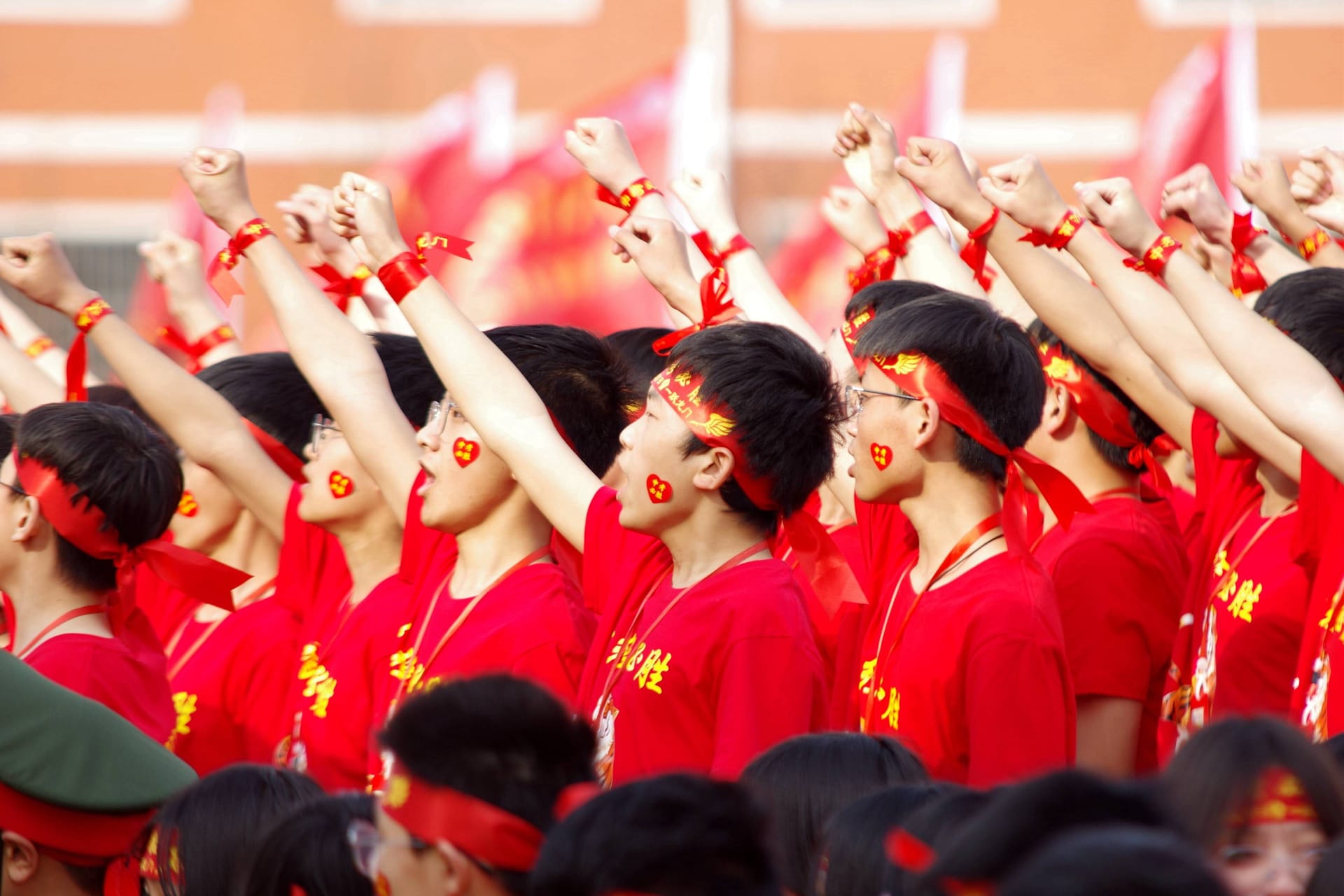Schüler in Handan bei einer Schulfeier (Archivbild): In der Stadt geschah ein grausamer Mord unter 13-Jährigen.