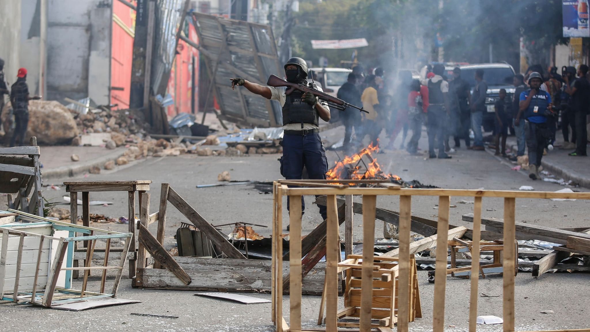Berichte: Banden greifen Regierungsgebäude in Haiti an