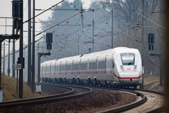 Intercity bei Berlin (Archivfoto): In der nächsten Woche wird es zwischen Berlin und Dresden auf den Gleisen eng.