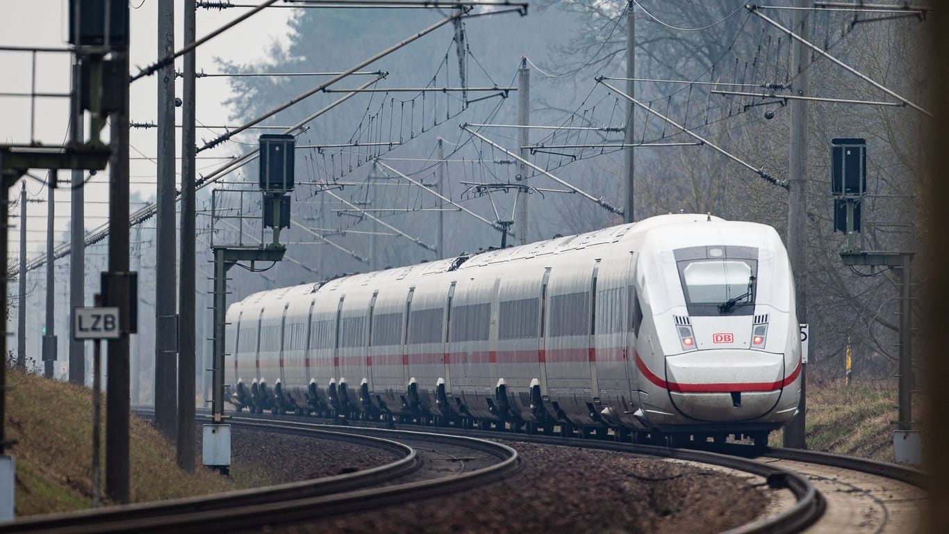 Intercity bei Berlin (Archivfoto): In der nächsten Woche wird es zwischen Berlin und Dresden auf den Gleisen eng.