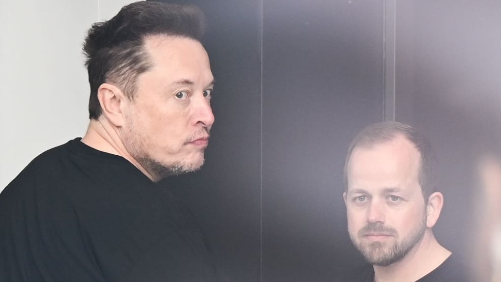 Tesla-Chef Elon Musk (links) mit dem Werksleiter der Gigafactory in Grünheide, André Thierig: Wie groß darf die Fabrik werden? Tesla-Chef Elon Musk (links) mit dem Werksleiter der Gigafactory in Grünheide, André Thierig: Wie groß darf die Fabrik werden?