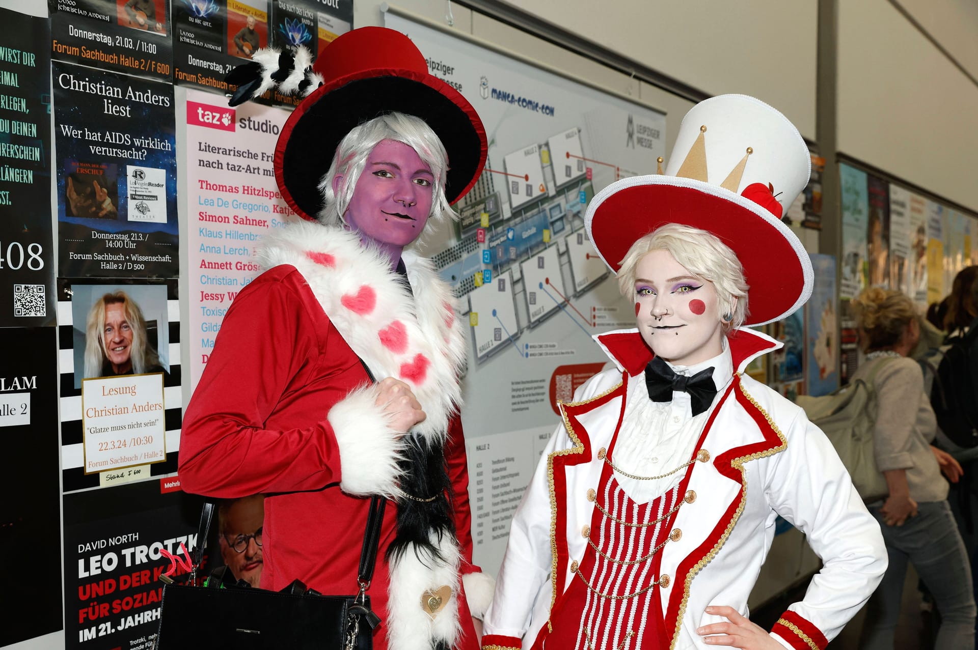 Cosplayer bei der Manga-Comic-Con auf der Leipziger Buchmesse 2024 auf dem Messegelände.