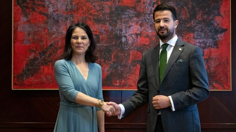 Empfang durch Jakov Milatovic, Präsident von Montenegro: Außenministerin Baerbock bei ihrem Besuch in Montenegro.