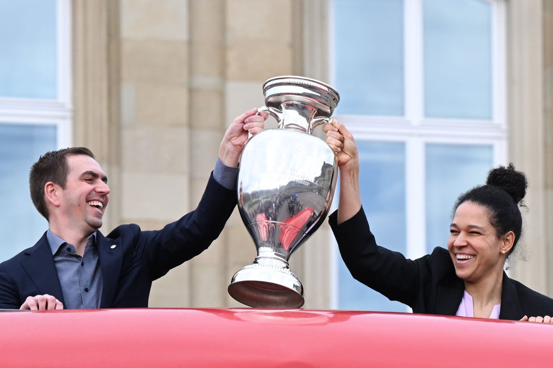 Start der Trophy Tour zur Fußball EM