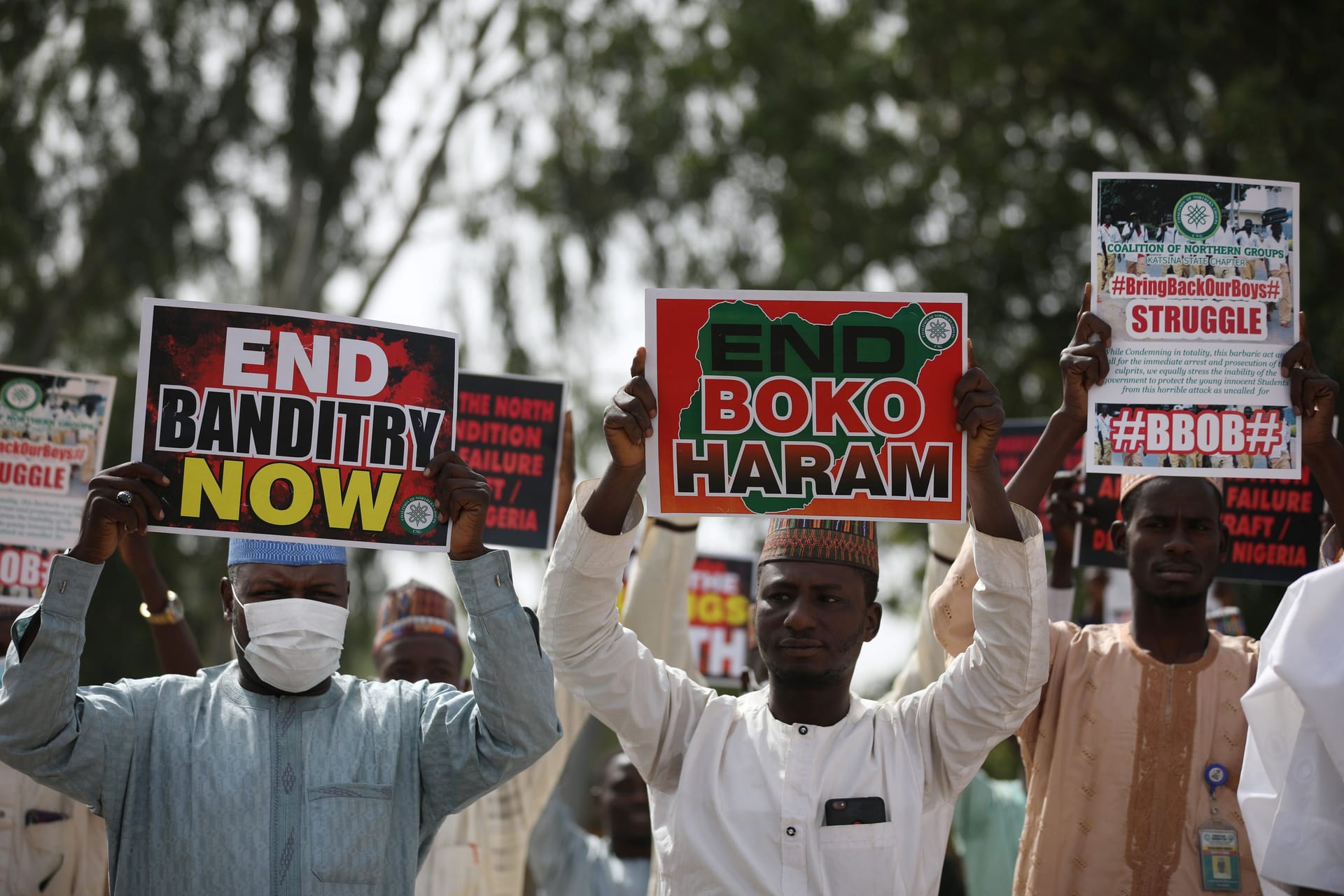 Demonstranten in Nigeria fordern die Sicherheitskräfte des Landes auf, eine Gruppe entführter Schulkinder zurückzubringen. (Archivbild).