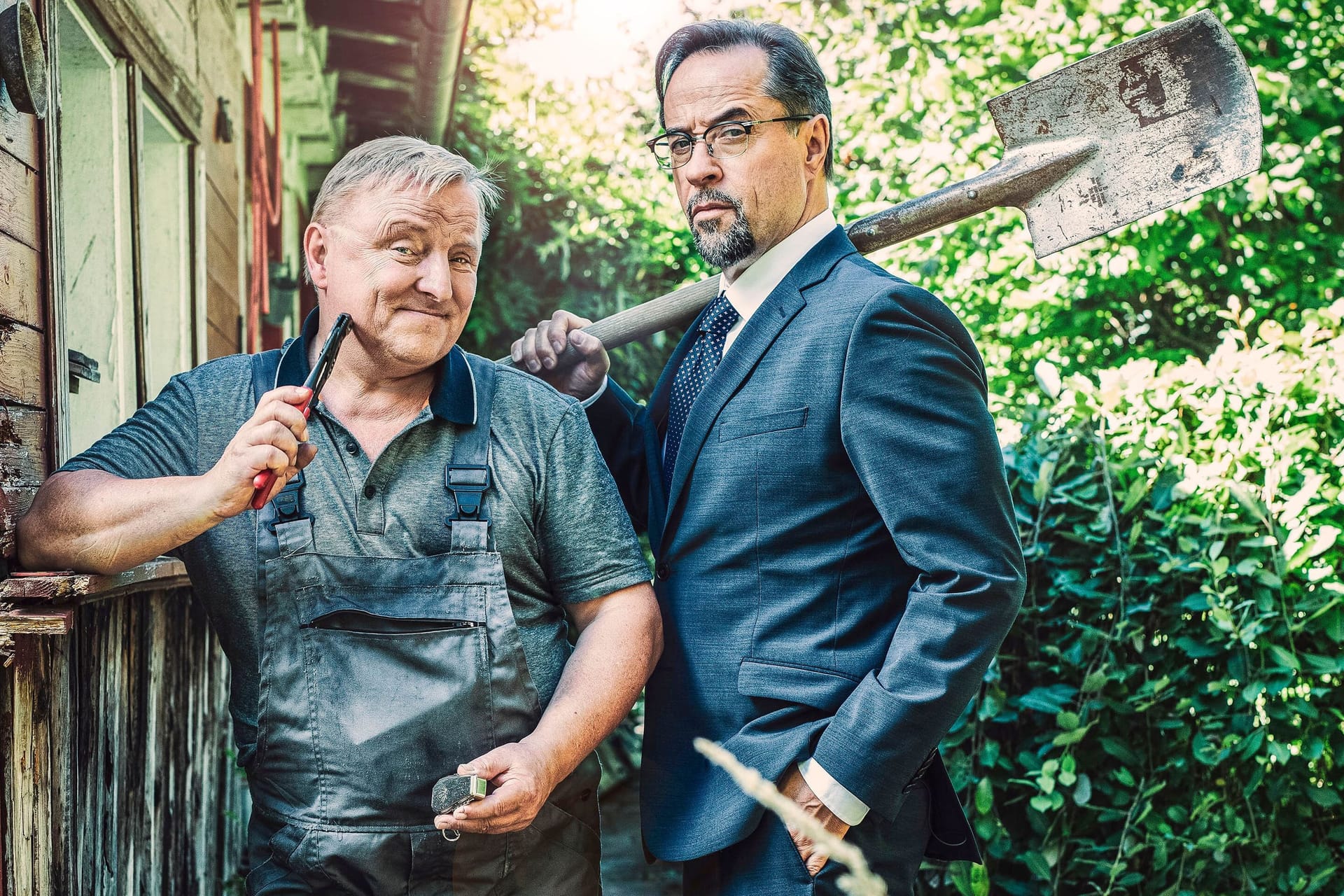 Axel Prahl und Jan Josef Liefers: Das Ermittlerduo aus Münster graben den Garten um in ihrem neuen "Tatort".