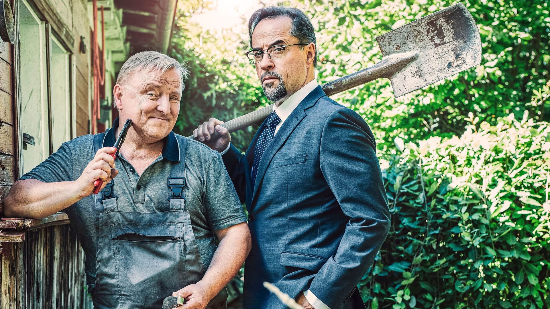 Axel Prahl und Jan Josef Liefers: Das Ermittlerduo aus Münster graben den Garten um in ihrem neuen "Tatort".