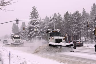 Schnee in den USA (Archivbild): Der Sturm soll bis zum Wochenende bis zu drei Meter Schnee in die Sierra Nevada bringen.