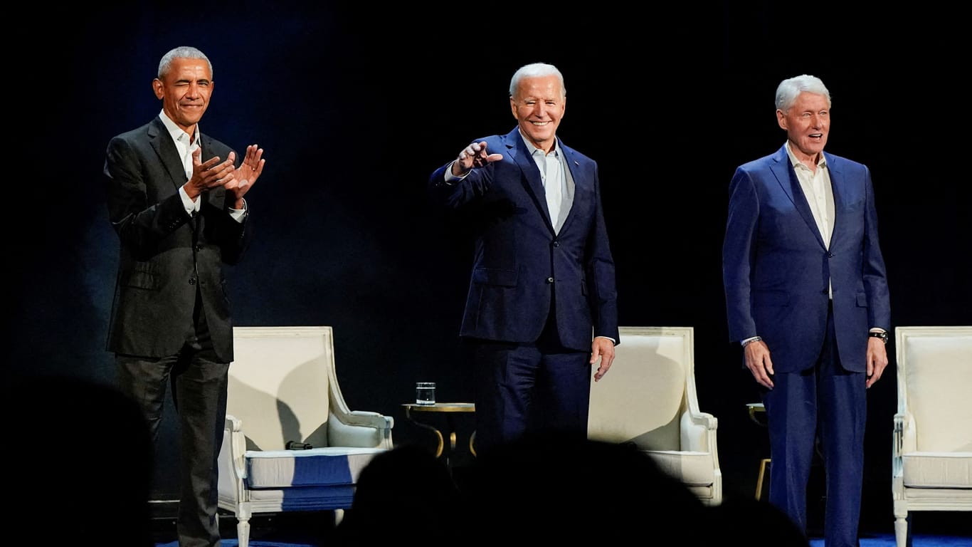 Drei Präsidenten für den nächsten Wahlsieg: Barack Obama (links) und Bill Clinton (rechts) sammelten in New York Spenden für Joe Biden (mittig).