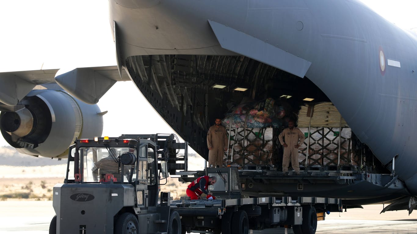 Hilfsgüter für Gaza treffen in Ägypten ein (Archivbild): Der US-Präsident kündigt nun Hilfslieferungen aus der Luft an.