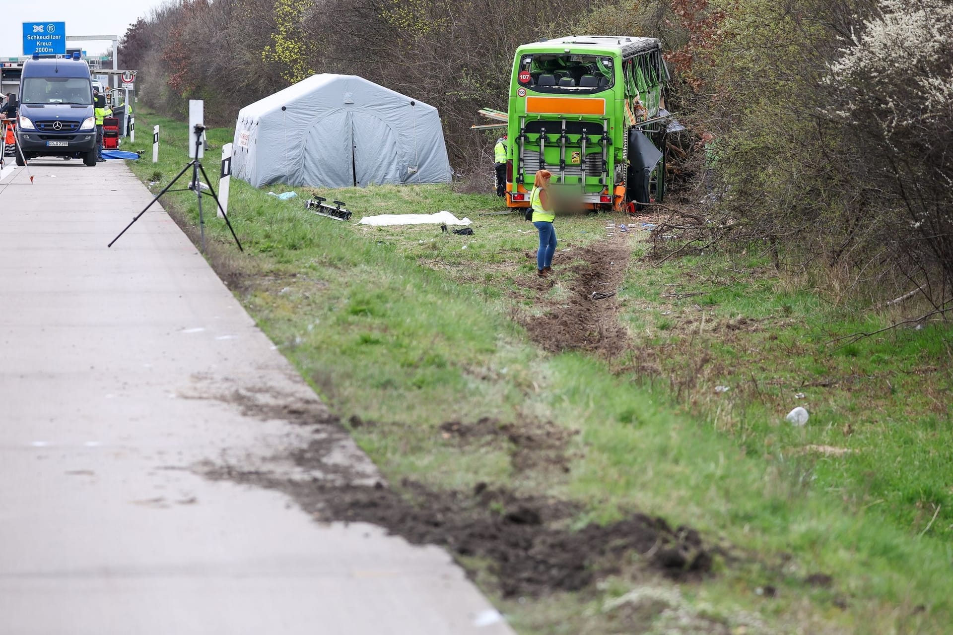 Unfall mit Reisebus auf A9 bei Leipzig