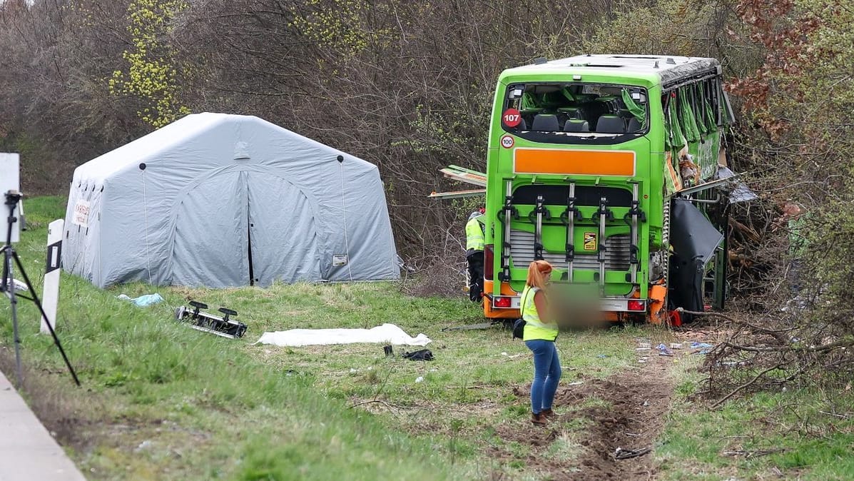 Unfall mit Reisebus auf A9 bei Leipzig