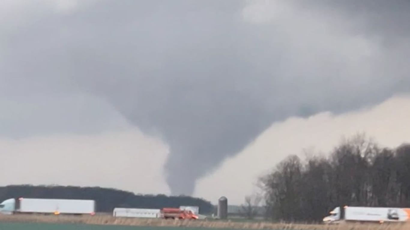 Ein Tornado fegt durch Ohio.