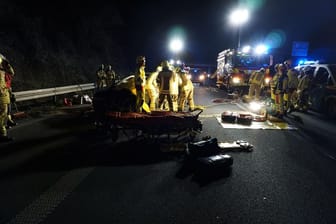 Unfall bei Ratingen am Sonntag. Zwei Fahrzeuge kollidierten auf einer Autobahn