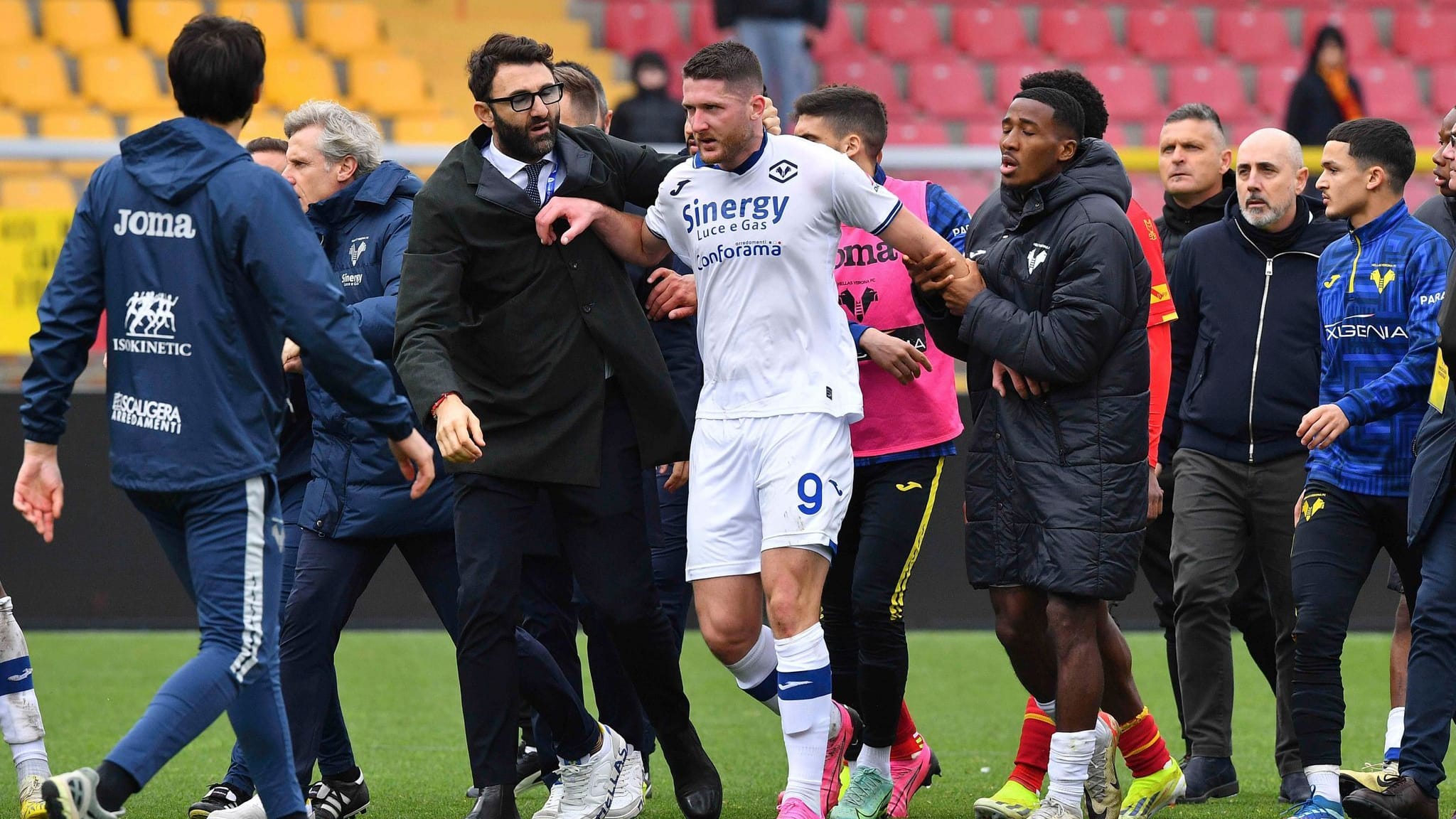 Lecce-Trainer muss nach Kopfstoß mit Sperre rechnen